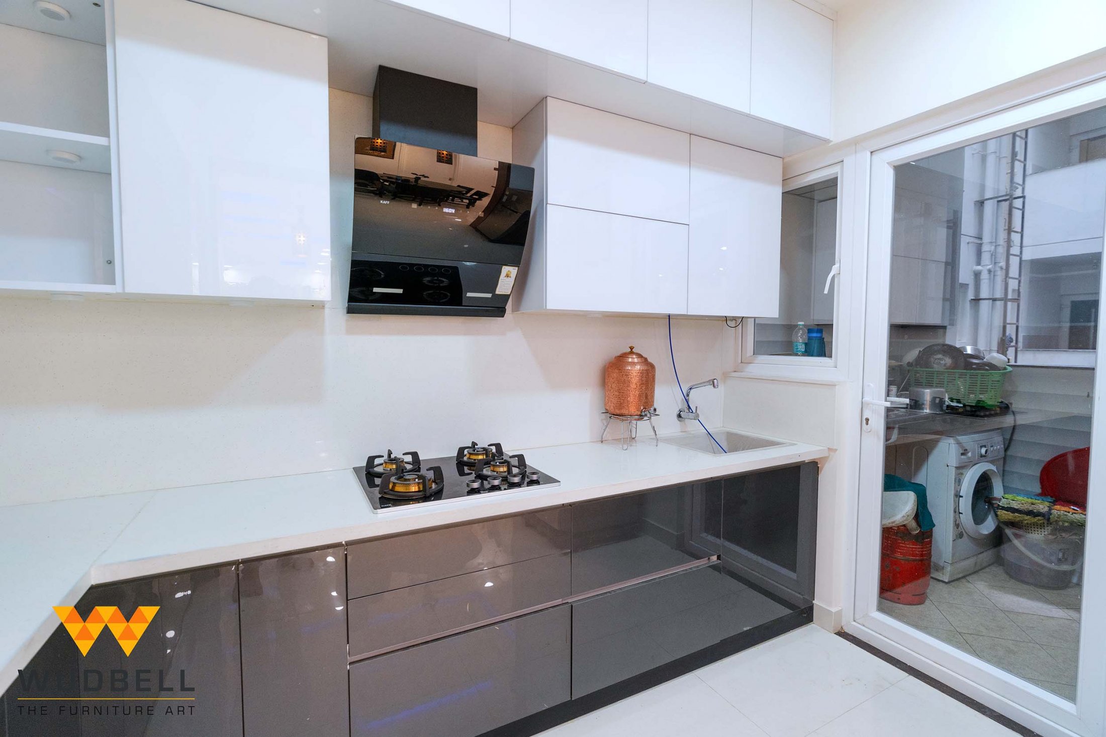 Highly efficient and functional minimalist kitchen units